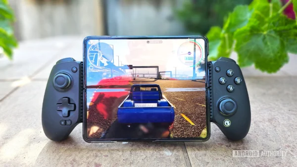 This telescopic gamepad is my new dream Bluetooth controller for mobile, PC, Switch, and way more