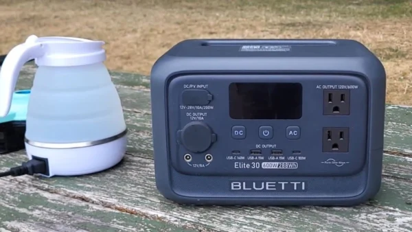 Bluetti Elite 30 V2 - Breakfast on the beach