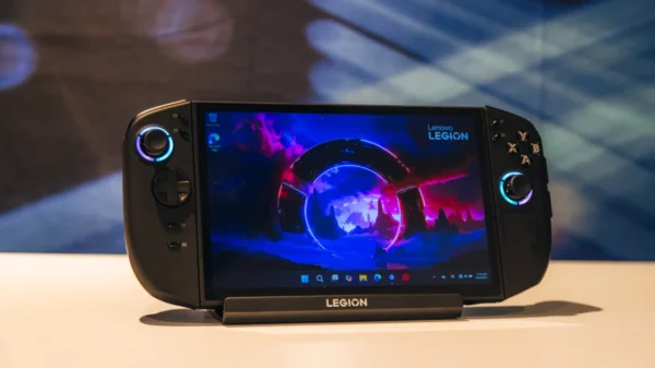 I Tried Lenovo's Legion Go 2: The OLED Screen Dazzles, the Speed Is a Question Mark