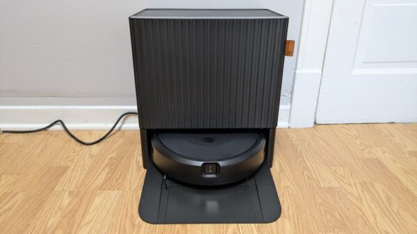 iRobot Roomba Combo 10 Max + Auto Wash Dock Review | PCMag