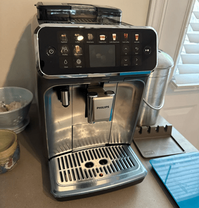 Philips 5400 LatteGo (EP54xx) Review: Twelve one-touch drinks, four user profiles, and a two-piece milk carafe you will