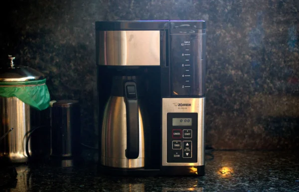 This coffee maker makes mornings suck less
