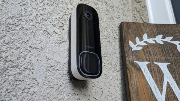 Ecobee’s new video doorbell brings HomeKit support and sleek aesthetics