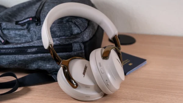 The New Bose Noise-Cancelling Headphones Sound Great, But Sony's Still Sound Better
