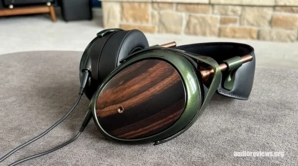 MEZE AUDIO Strada REVIEW – Cold Weather Comfort With A Spicy Dose Of Extra Clarity • Music For The Masses