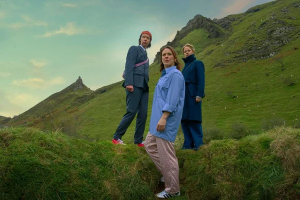 Netflix's How To Get To Heaven From Belfast is wordy, Irish, and kind of messy