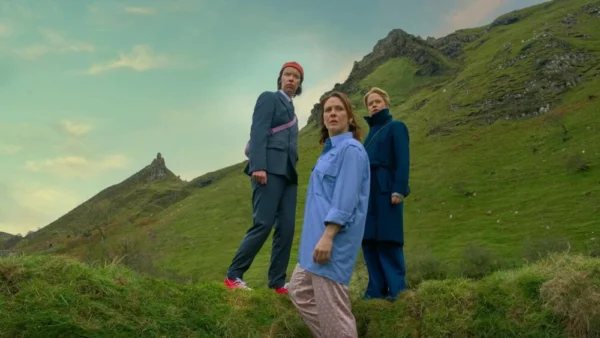 'How to Get to Heaven from Belfast' Review: Small-Town Secrets Never Stay Buried (Netflix) - Micropsia