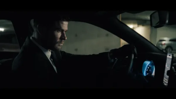 ‘Crime 101’ Review: Chris Hemsworth Drives Cars and Steals Jewels in the Shadow of a Michael Mann Movie
