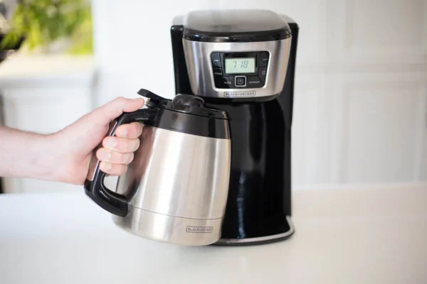 This Coffee Maker Has 14,000 Great Reviews on Amazon—And It Keeps My Coffee Warm for Hours