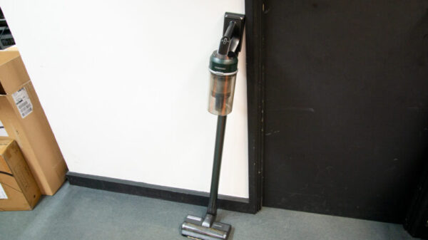 Samsung Jet 85 Pet Cordless Vacuum VS20C8522TN Review: Mid-range power