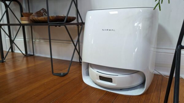 I tested my favorite two-in-one robot vacuum's new model, and it's better in almost every way