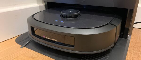 Eureka J20 robot vacuum review: outstanding mopping