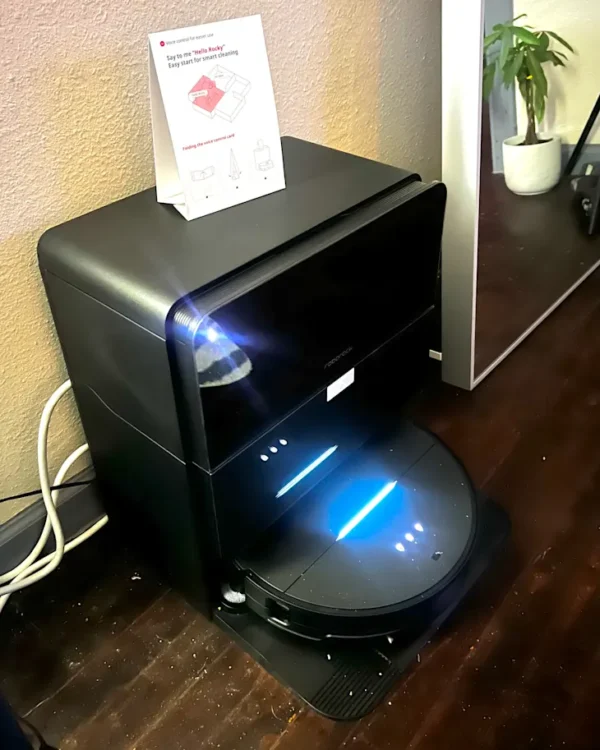 This Super-Compact Robot Vacuum Is the Smartest One I’ve Tried