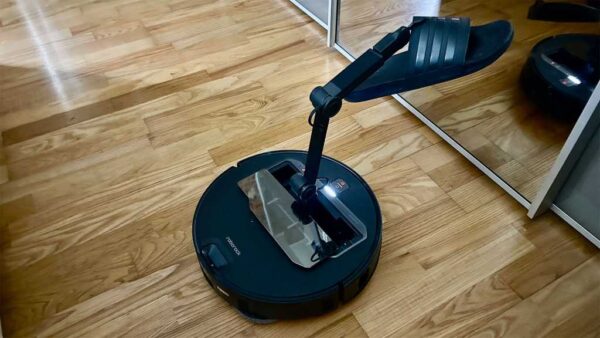 Roborock Saros Z70 Review: The Robot Vacuum With a Grabby Arm