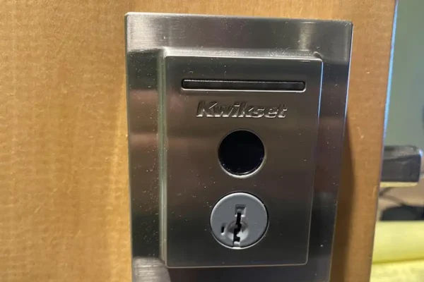 See the 4 distinct ways to lock and unlock a Kwikset's Halo Touch Fingerprint smart lock.