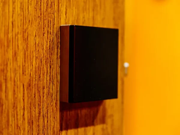 Kwikset glimpses into a key-free future with Obsidian lock