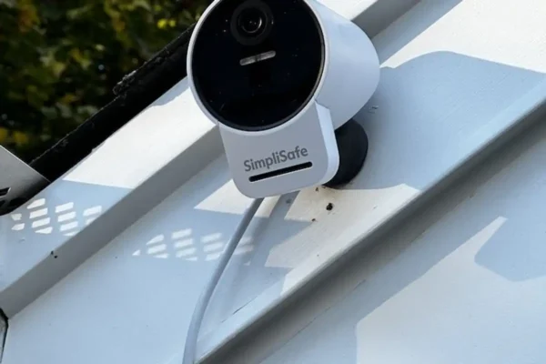 Discover SimpliSafe’s Outdoor Camera with AI & human monitoring. A game-changer!