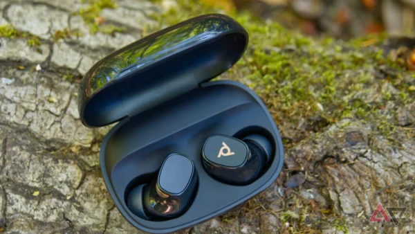 The Voyager Free 20 buds are business savvy, but they don't really feel the music