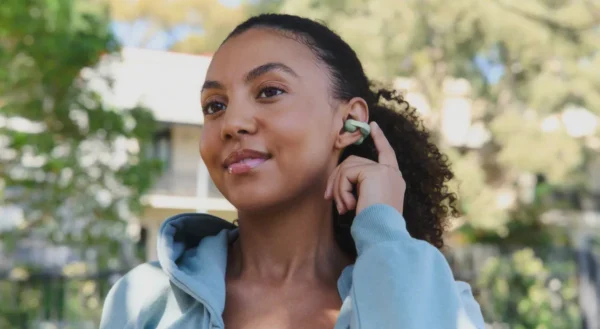Sony adds to the open earbuds party with the leak-reducing LinkBuds Clip