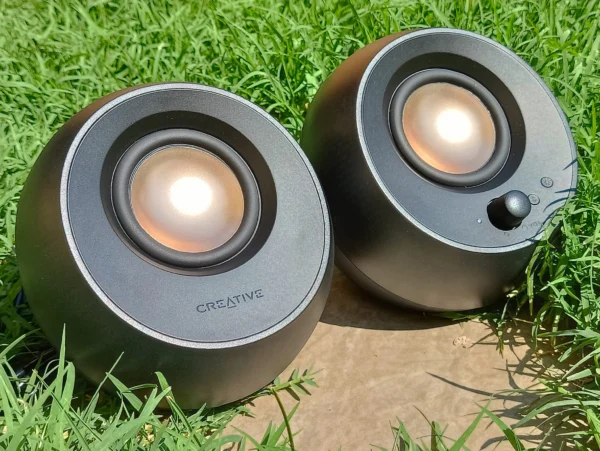 Creative Pebble X Review: Short on space? No problem!