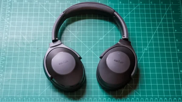 EarFun Wave Life Review: Bass-Heavy Cans That Don't Cost a Lot