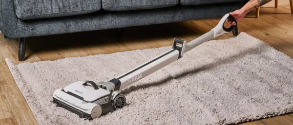 I just tested this cordless vacuum that looks like it’s from the 2000s, but cleans like it’s from the 2100s