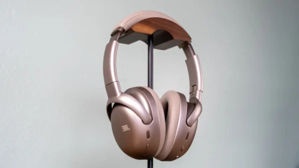 JBL Tour One M3 Review: Excellent Audio Aided by a Flexible Transmitter