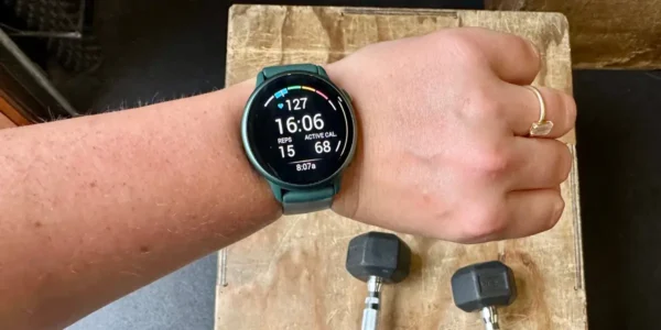 Not too smart, not too basic — this Garmin watch hits the sweet spot