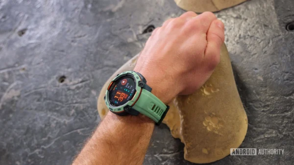 I really like the Garmin Instinct 3 AMOLED, even if one thing keeps me from loving it