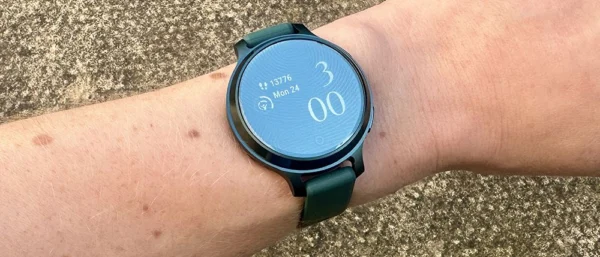 I wore the Garmin Lily 2 Active for a month, and it showed me women's wearables don't have to be pink and patronizing