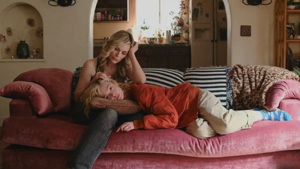 ‘Margo’s Got Money Troubles’ Review: Elle Fanning and Michelle Pfeiffer Sparkle in Apple’s Endearingly Offbeat Family Dramedy