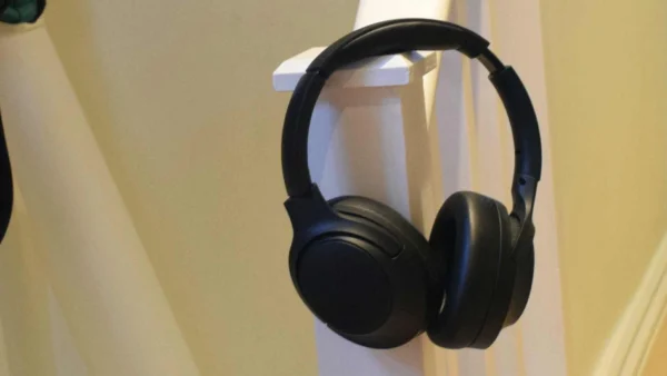 After using these little-know cheap headphones for a month, I'd recommend them to anyone on a tight budget