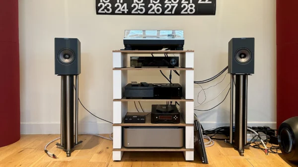 I enjoyed this accomplished active stereo speaker system, until it threw in the towel too easily in testing