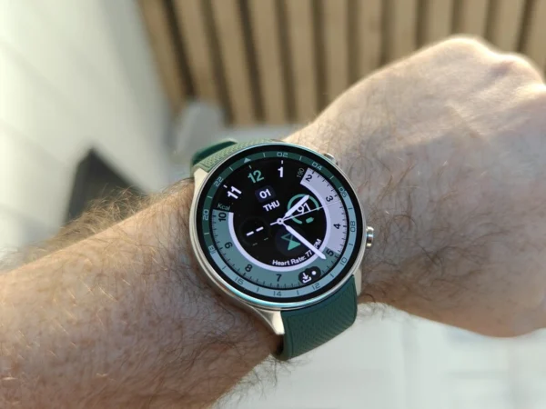 The OnePlus Watch 2R is a really solid smartwatch, but I have no idea why i