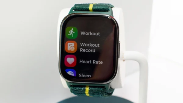 Motorola's Moto Watch Fit might look like an Apple Watch, but it reportedly packs more than 20 times the battery life