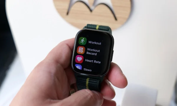 Motorola introduces the no-frills Moto Watch Fit