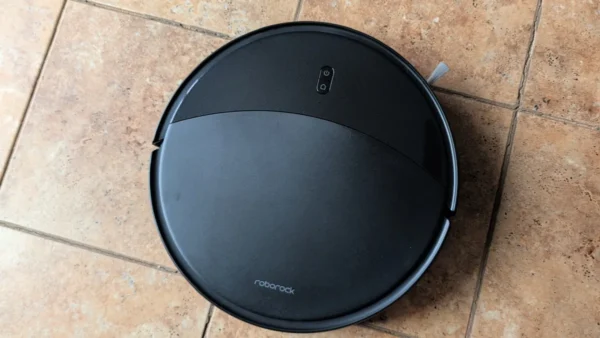 Roborock Saros 20: The Smart Vacuum Redefining Cleaning