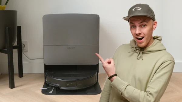 This Robot Cleaner SUCKS (in a good way)! Roborock Saros 20 Flagship Review