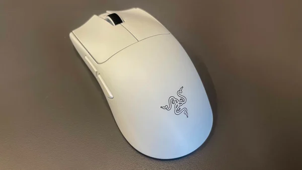 For Gamers Who Like Claw Grips, the Razer Viper V4 Pro Is Second to None