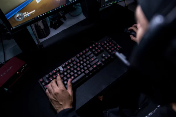 Logitech G413 SE Mechanical Gaming Keyboard: the bare essentials (review)