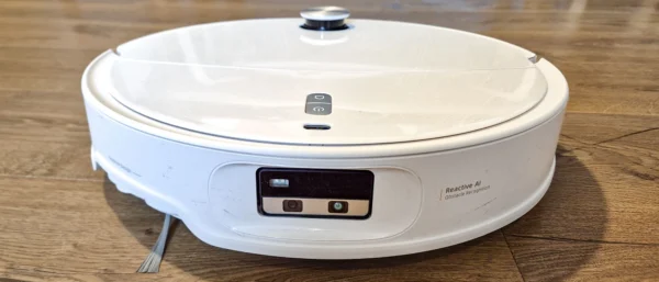 The Roborock Qrevo Curv 2 Pro is a powerful vacuum — it's a shame its mopping falls flat