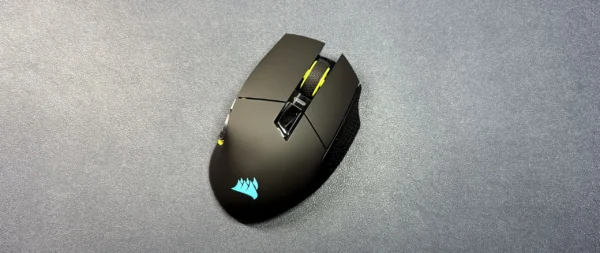 Corsair's Scimitar Elite Wireless SE looks and feels the same, and I wish it didn't