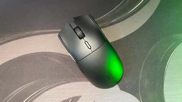 Razer Viper V3 Hyperspeed Review: Almost Perfect, Almost < NAG