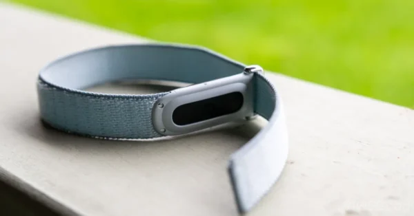 Review: Fitbit Air is a near-perfect fitness tracker with an imperfect AI Health Coach