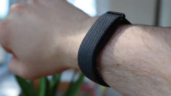 Fitbit Air Review: The screenless tracker to beat