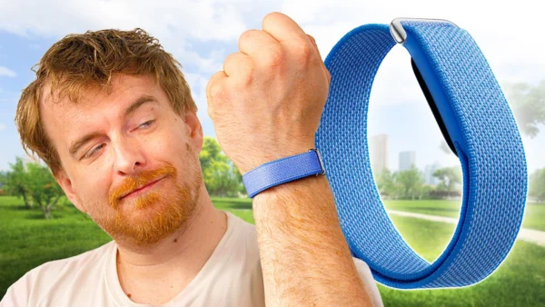 Google Made the Anti-Smartwatch - FitBit Air