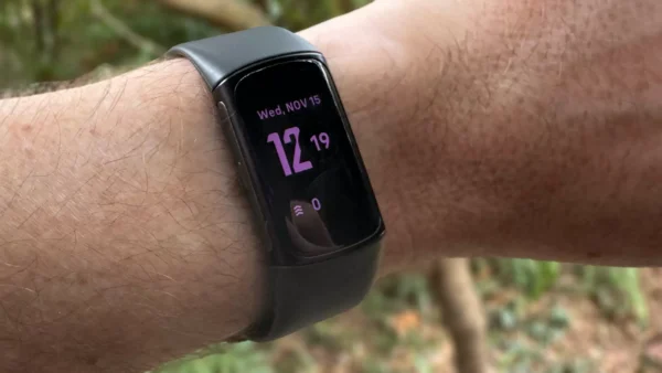 Fitbit Charge 6 Review: Do I even need a smartwatch any more? - Alex Reviews Tech