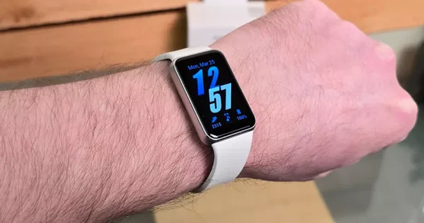 Samsung Galaxy Fit3 review: fitness bracelet with a large display