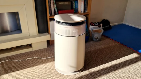 This self-cleaning air purifier is a game-changer for furry pet owners