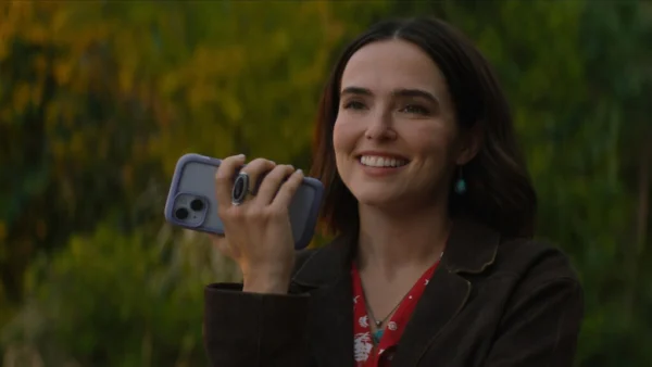 Voicemails For Isabelle is the best Netflix dramedy in years